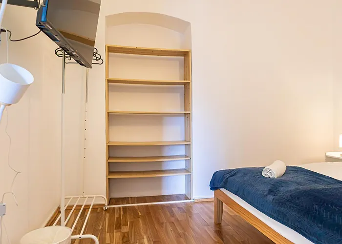 Stylish & Comfortable Apt. Centrally Placed